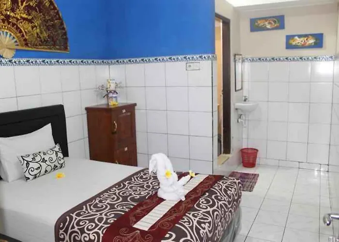 Vaccinated Staff - Oyo 3523 Gong Corner Homestay