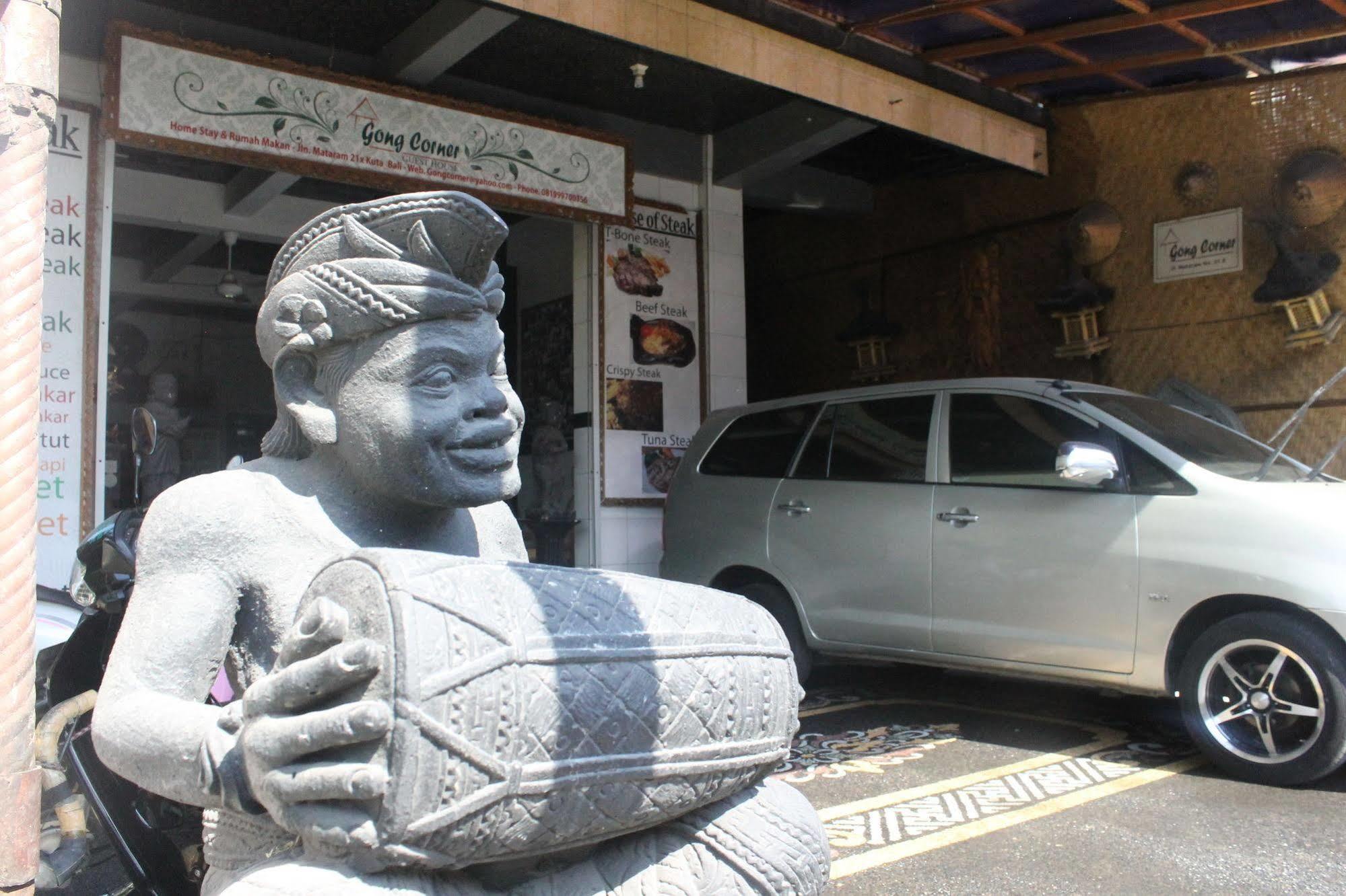 Vaccinated Staff - Oyo 3523 Gong Corner Kuta (Bali)